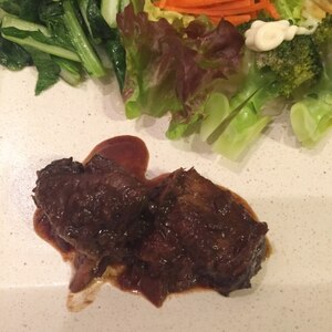 超簡単！　牛肉の赤ワイン煮込み♪